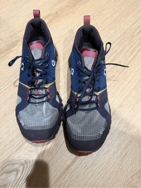 ON Running Trail Sneakers in Navy, Gray & Burgundy